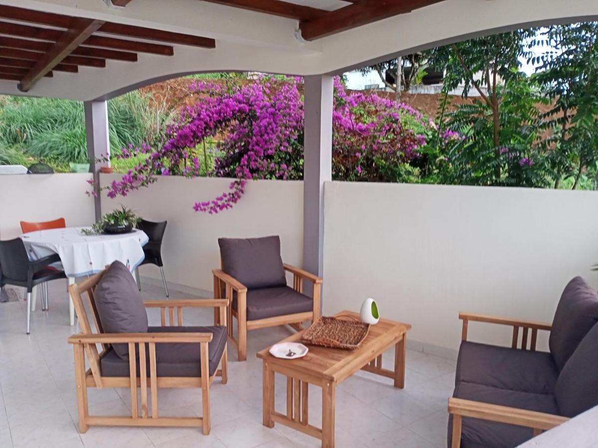 Paradis Cache - Confort Terrasse - Kybo Karaib Location - Pkg - Mtgne แซงต์-มารีย์ ภายนอก รูปภาพ